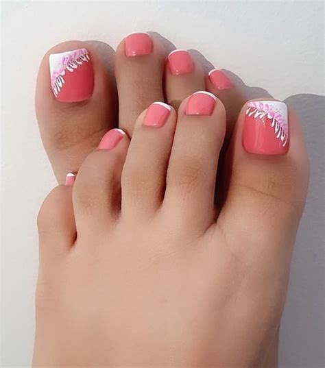 Tips and toes nails
